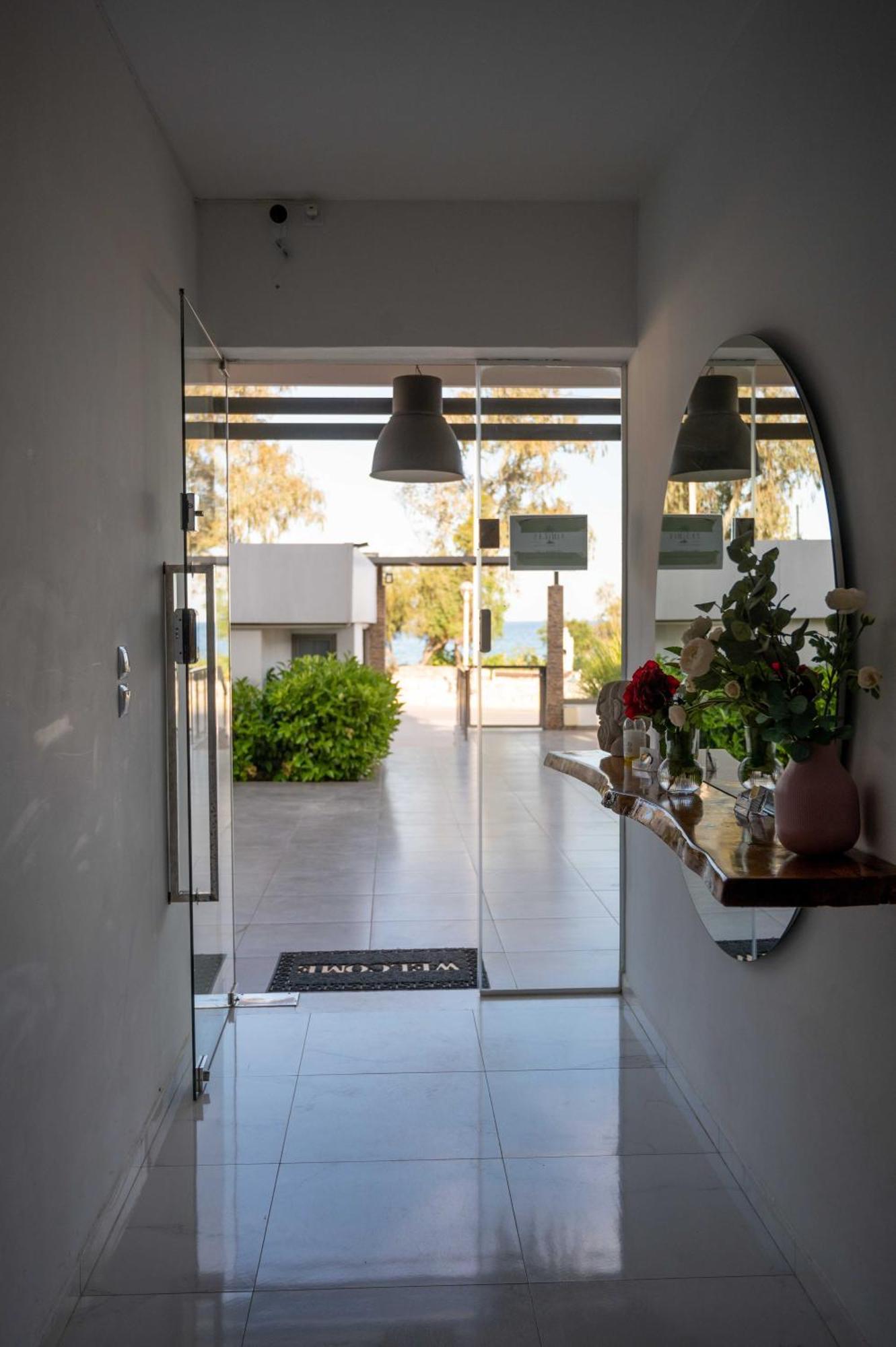 Finikas Suites & Apartments 10Min From Athens Airport Artemida  Exteriér fotografie