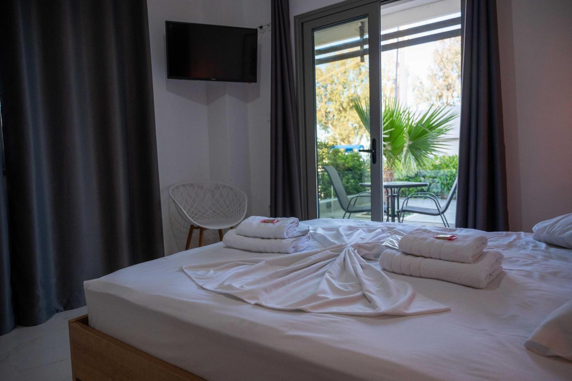 Finikas Suites & Apartments 10Min From Athens Airport Artemida  Exteriér fotografie