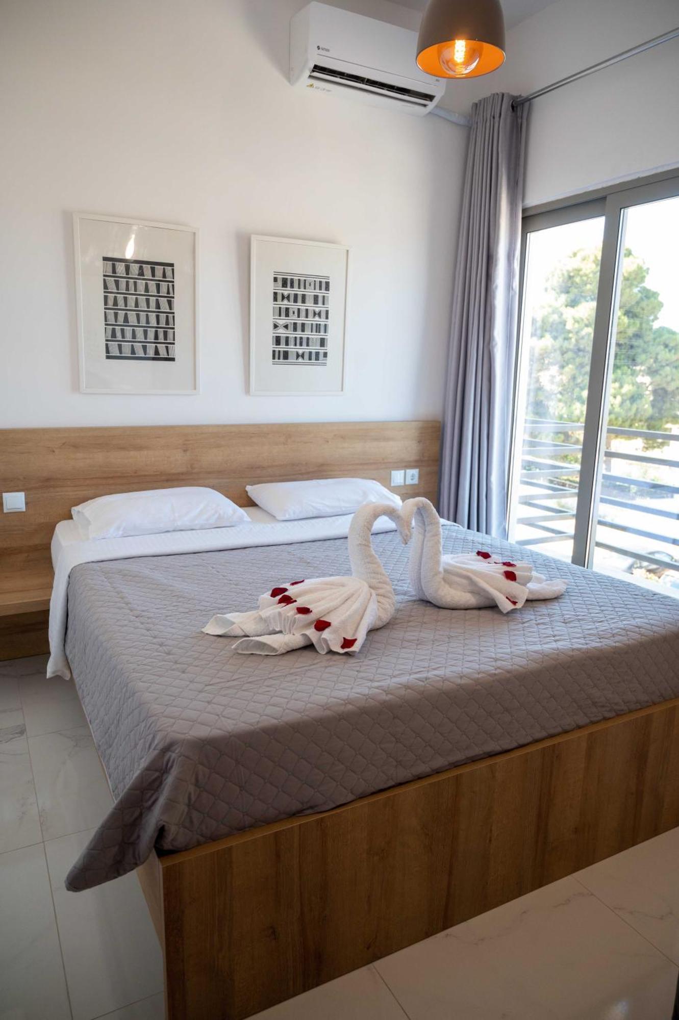 Finikas Suites & Apartments 10Min From Athens Airport Artemida  Exteriér fotografie